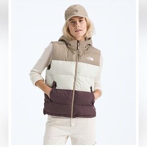 NWT The North Face Women's Frost Fall Vest, Medium, Mushroom Grey/White Dune